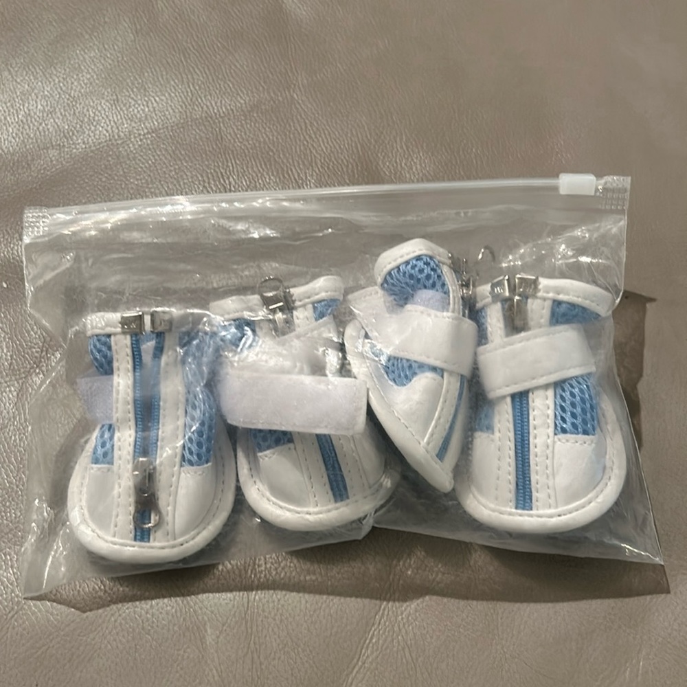 NIP JW Size 3 Dog Puppy Shoes